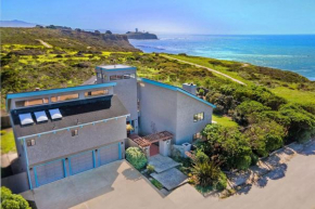 Unmatched Ocean Beach and Mountain Views Family-Friendly Retreat